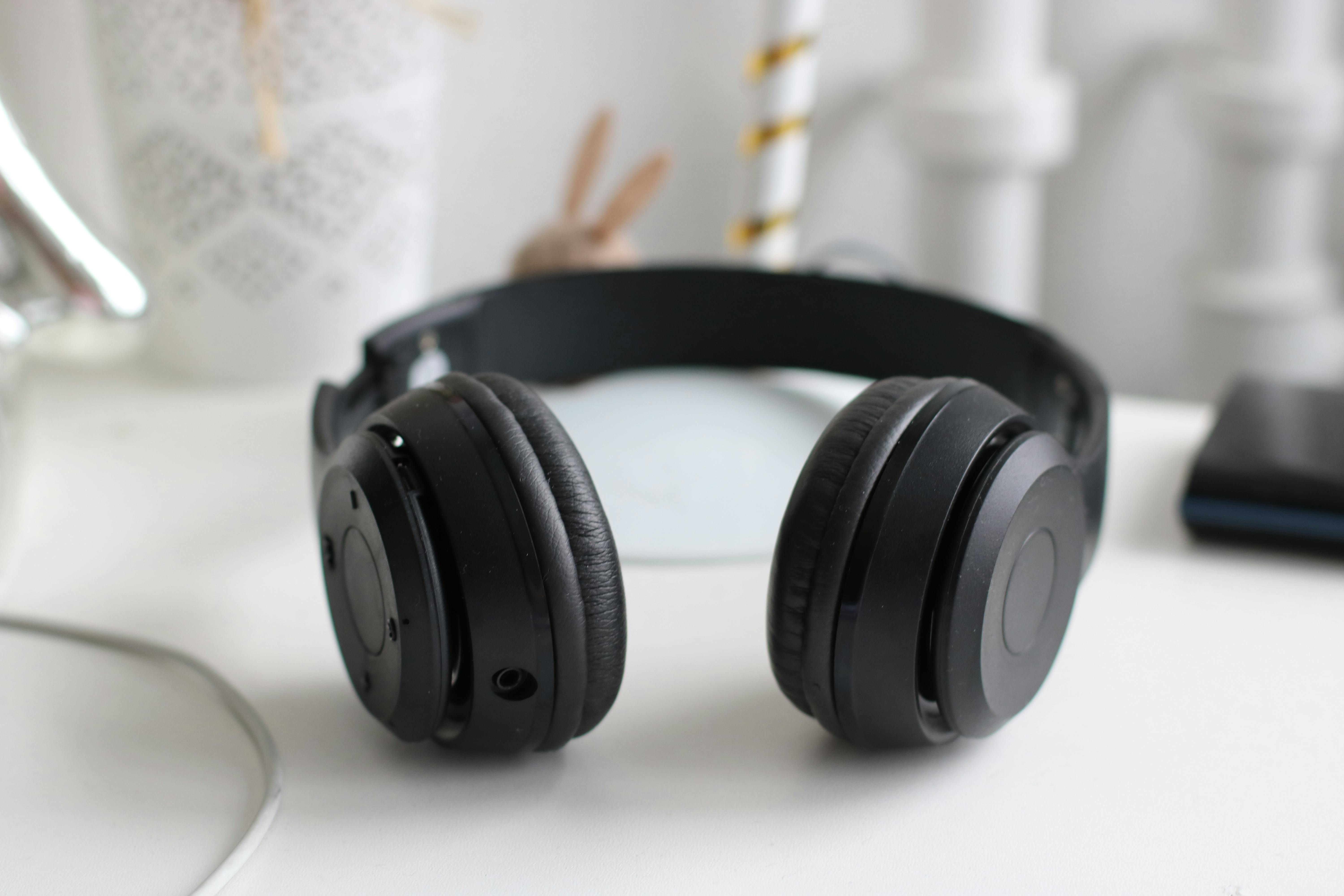 Wireless Headphones thumbnail 2